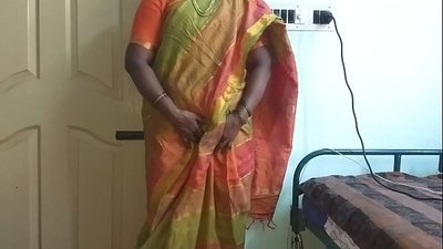 Indian desi maid e fa'aali ana susu masani ile pule ole fale